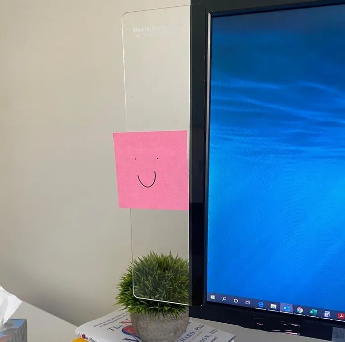 <span Style="Font:inherit;color:#d74b1f;"> Transparent Monitors Memo Pads</Span>: If You Aren't Filling Your Desktop With Icons, Why Would You Will It With Sticky Notes?