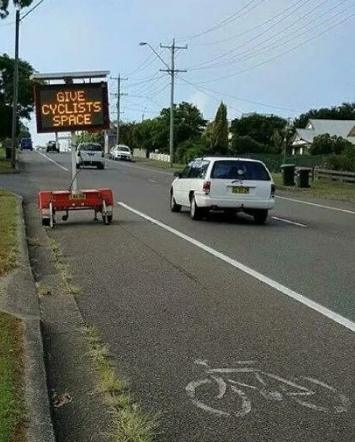 Dejen espacio a los ciclistas...