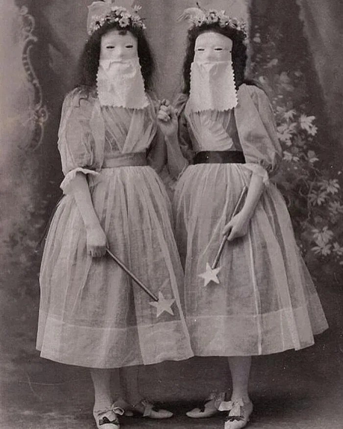 Faerie Sisters. Cabinet Card Photo From Around Early 1890s