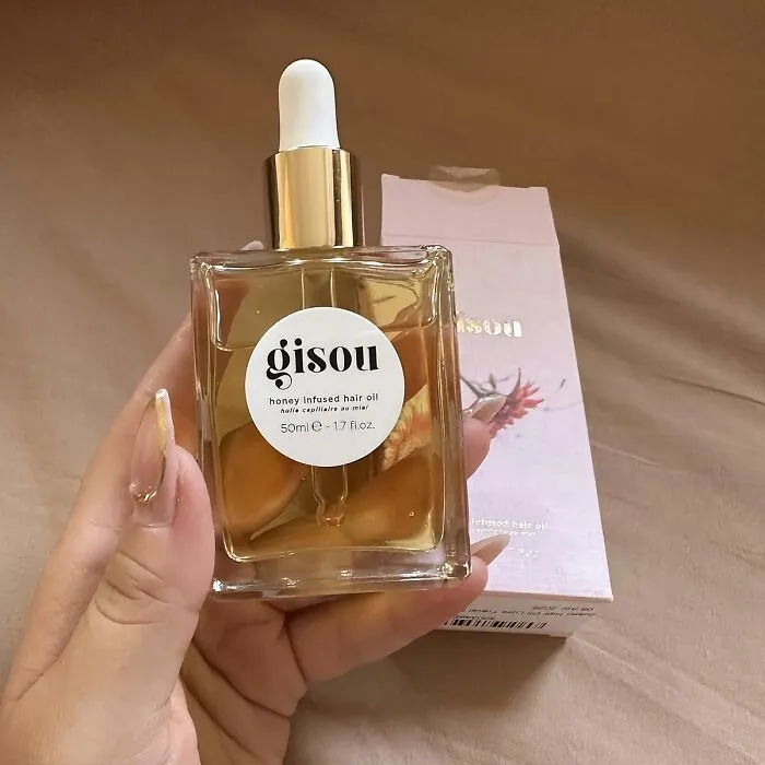 You Will Be Feeling Like A Queen Bee Thanks To This <span Style="Font:inherit;color:#d74b1f;"> Gisou Honey Infused Hair Oil </Span>