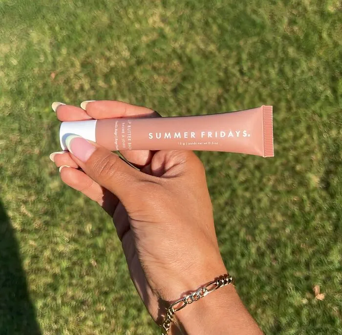 <span Style="Font:inherit;color:#d74b1f;"> Summer Fridays Lip Butter Balm </Span> Will Leave You With Lucious Lips 