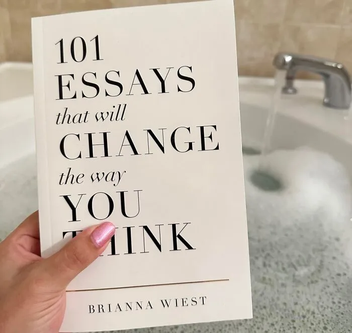 It's Time For Some Introspection With This Book On <span Style="Font:inherit;color:#d74b1f;"> 101 Essays That Will Change The Way You Think </Span>
