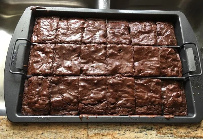 This <span Style="Font:inherit;color:#d74b1f;">slice Solutions Brownie Pan</Span> Is Like An Ice-Tray For Your Baked Goods, Ensuring That Every Piece Is A Corner Piece!