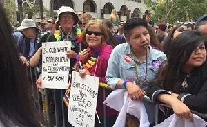 50 Of The Most Supportive Family Members Of LGBTQ+ Folks Right In Time For Pride Month (New Pics)