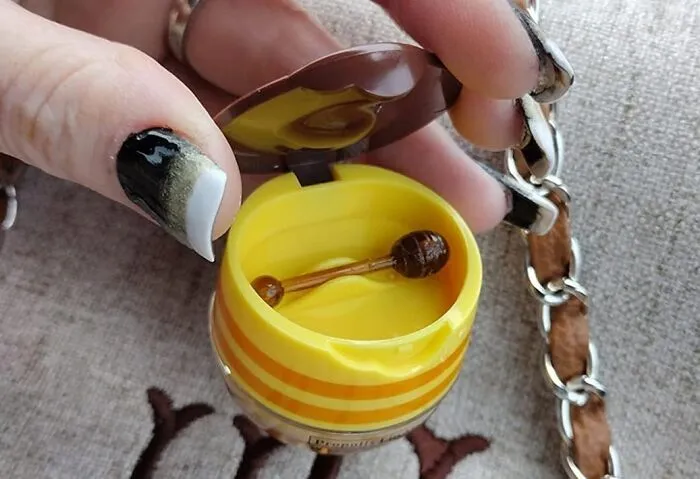 <span Style="Font:inherit;color:#d74b1f;"> Lip Balm Honey Pot</Span>: Sweet, Moisturizing Goodness For Soft, Kissable Lips