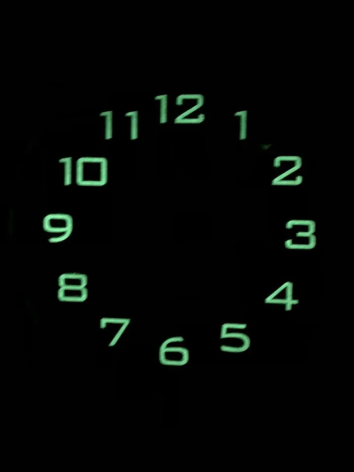 Las manillas del reloj no brillan