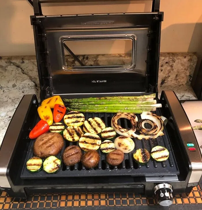 This <a Style="Display:inline;" Href="Https://Www.amazon.com/Hamilton-Beach-25361-Removable-Stainless/Dp/B00klvy3tw?ie=utf8&linkcode=ll1&tag=bpdeer-20&linkid=f6949044b81a6f75bba6c191bd47eb1c&language=en_us&ref_=as_li_ss_tl" Target="_blank">  <span Style="Font:inherit;color:#d74b1f;"> Indoor Grill</Span> Let's Him Flex His Grilling Skills Any Time Of The Year