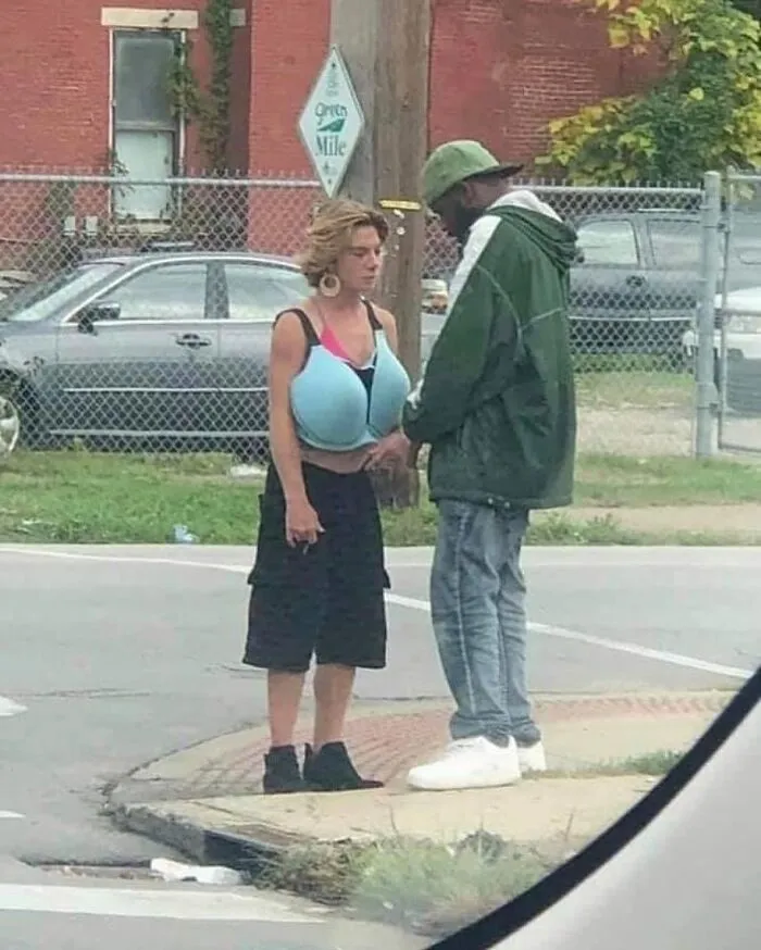 27 Random Posts That Make Absolutely No Sense Out Of Context
