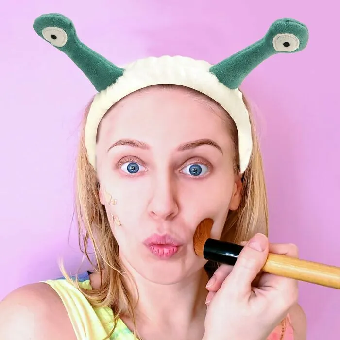 <span Style="Font:inherit;color:#d74b1f;"> Snail Spa Headband </Span>: Even Some Girly-Girls Are Weird