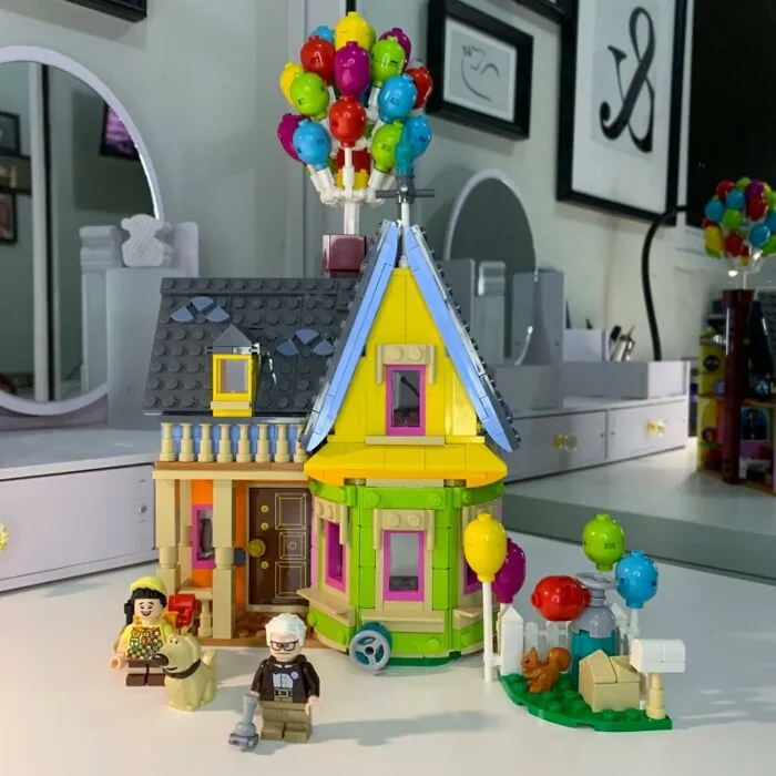 You Can Get A Wildreness Explorer Badge If You Can Finish This <span Style="Font:inherit;color:#d74b1f;"> LEGO 'Up' House</Span> Without Crying. R. I. P. Ellie