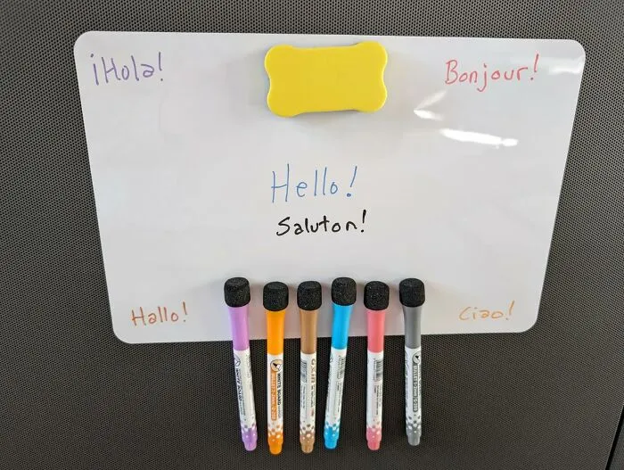 This <span Style="Font:inherit;color:#d74b1f;"> Magnetic Dry Erase Board For The Fridge </Span> Proves That Old-School Sollutions Still Hold Up 