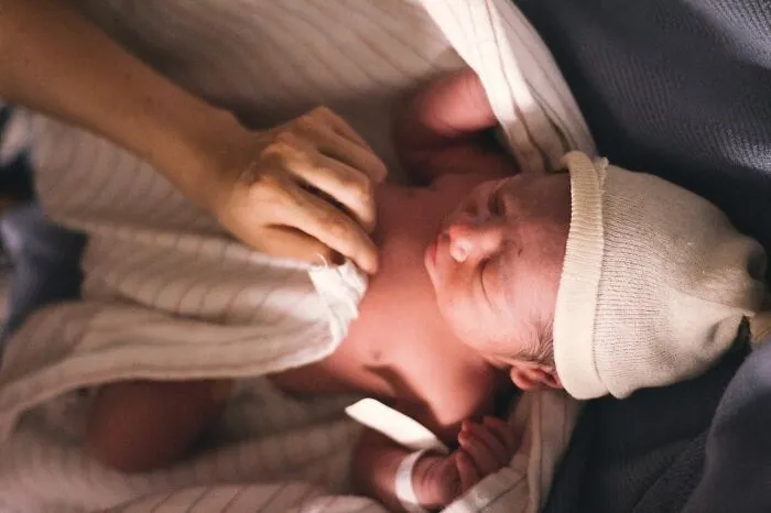 35 Babysitters Share The Weirdest Things The Parents Ever Asked Them To Do