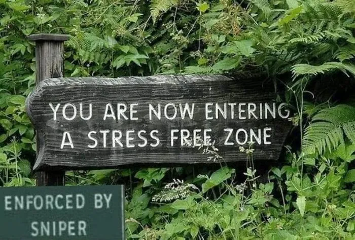 “Signs That Make You Just A Little Unsettled”: 50 Times People Felt Threatened By A Weird Sign