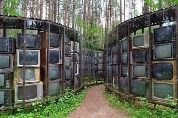 33 Pics Of “Liminal Spaces” That You May Find Oddly Comforting Or Oddly Creepy