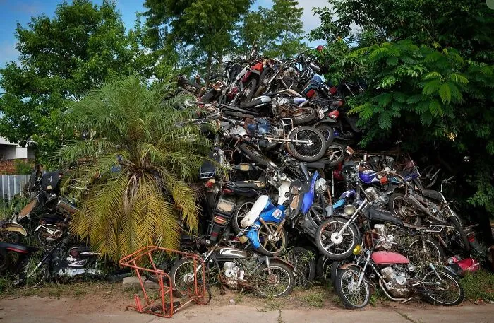 Photojournalist Captures Social Contrasts In Paraguay, Here Are His 33 Most Captivating Photos