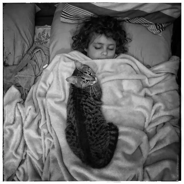 Photojournalist Captures Social Contrasts In Paraguay, Here Are His 33 Most Captivating Photos
