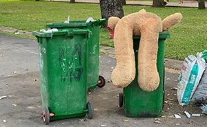 Guy Can’t Believe His GF Destroyed His LEGO Collection After He Threw Out Her Teddy Bear