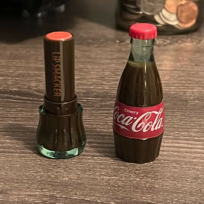 Pucker Up! The <a Style="Display:inline;" Href="Https://Www.amazon.com/Lip-Smacker-Holiday-Cherry-Flavored/Dp/B0bdd5lg2l?crid=k5rj1mjwnizy&dib=eyj2ijoimsj9.nc-Rvhfg27whmio7kco0t8pfzeqhml3mp4ohouc5wnimcyqx5oqr0fqpfbuelsiruk22buz5vl3iqr5iibs_phscnzbhwaxmouuusktcjt9bj0fkep-Equmbxrcx-C-8yes-_jimbsvt0i5n5ld0zfkvaktc1dtawczdcews52uq758pwyxwrmhv0tfxkhkytqinh2u1bvpgj59msya6b_ahc1siyj8fjeszbykk5mi-Dlauqj2ejizzxtwtnr4dsmi9xk0niyfzgkrg4z4dcazdznuhhpy0d7nfv5hpo14.klmwcogx_ixykhveiqziye5jwozljkdfw7gs-O3tvli&dib_tag=se&keywords=novelty+products&qid=1715083353&rdc=1&sprefix=novelty+product%2caps%2c193&sr=8-2&linkcode=ll1&tag=bpbutterfly-20&linkid=882c3361d34195454b3bd12c6f63d249&language=en_us&ref_=as_li_ss_tl" Target="_blank"><span Style="Font:inherit;color:#d74b1f;"> Lip Smacker Coca Cola Collection </Span> Is Just The Pop Of Nostalgia You Need