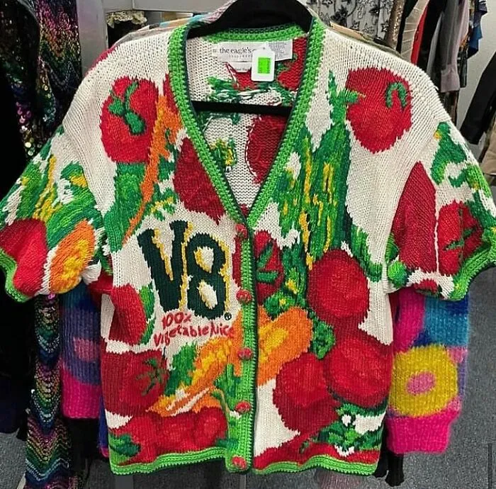 50 Times Thrift Shops Delivered Comedy Gold, As Shared By "Ridiculous Thrifter"