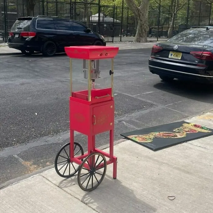 I’m Sorry… Whaaaat? Old School Popcorn Machine On 303 Monroe Street!