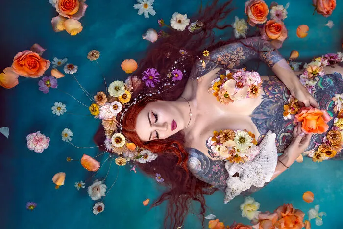 We Recreated Botticelli's "Birth Of Venus" Underwater (13 Pics)