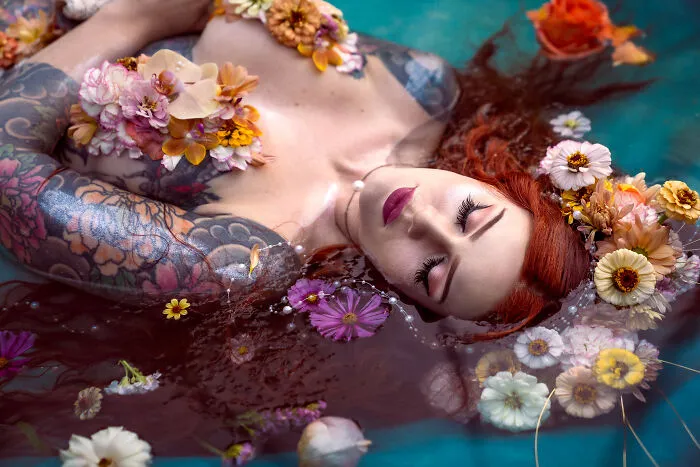 We Recreated Botticelli's "Birth Of Venus" Underwater (13 Pics)