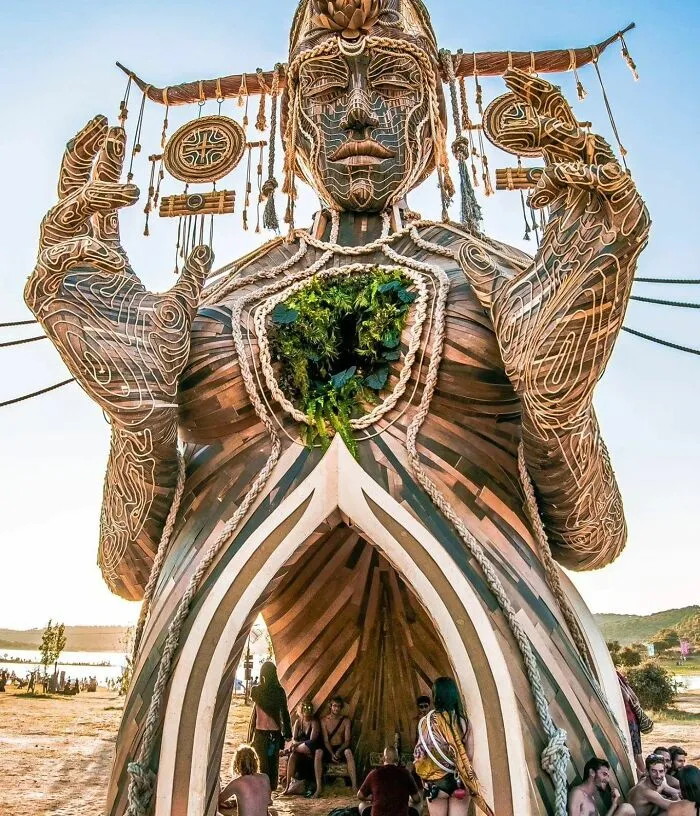 Artist Creates Dream-Like Giant Sculptures (18 Pics)