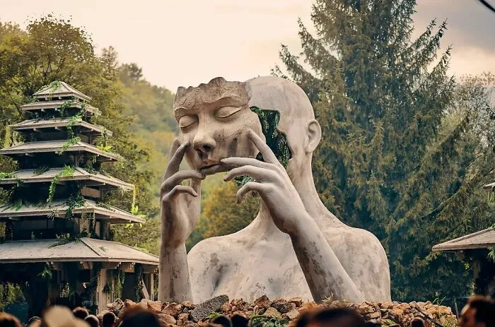 Artist Creates Dream-Like Giant Sculptures (18 Pics)