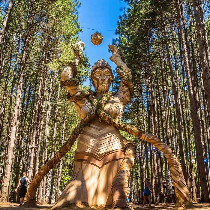 Artist Creates Dream-Like Giant Sculptures (18 Pics)