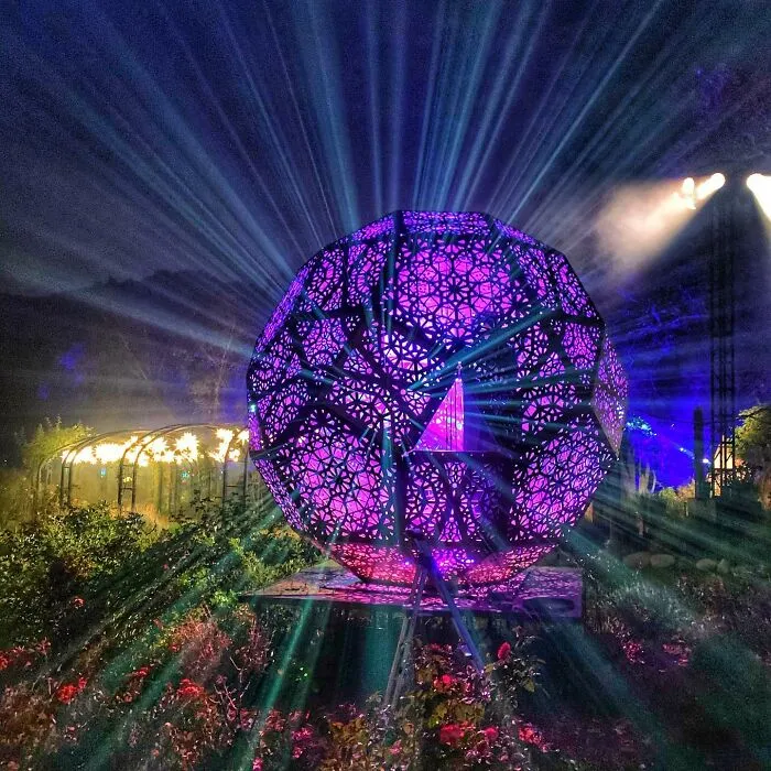 These Artists Made 47 Large-Scale Illuminated Sculptures In Geometrical Shapes