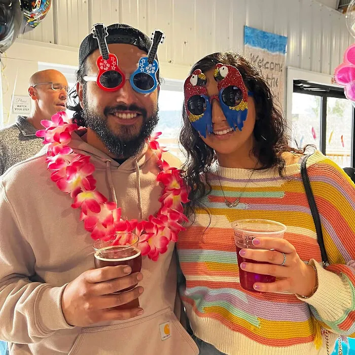 These  <span Style="Font:inherit;color:#d74b1f;"> Luau Party Sunglasses</Span> Are Anything But Lei-M
