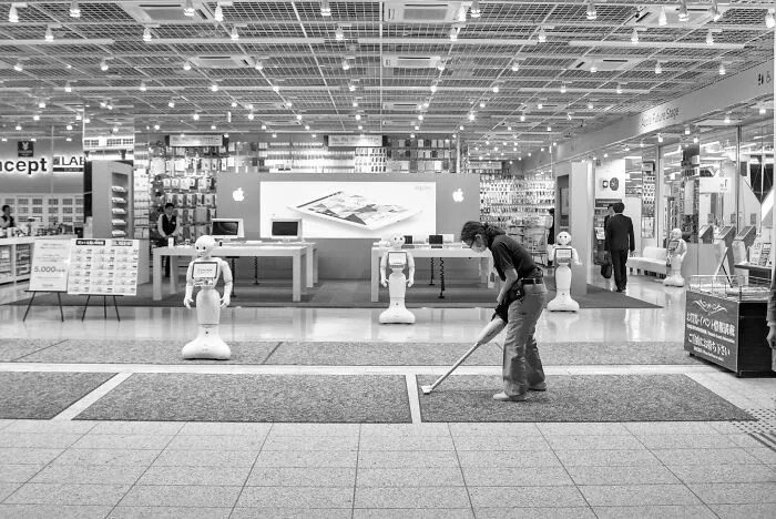 Seeking Hidden Connections: My Candid Exploration Of Street Life Over The Years (31 Pics)