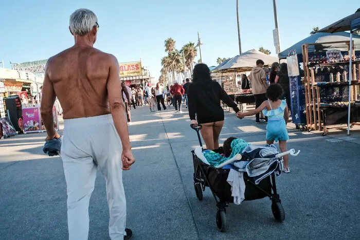 Seeking Hidden Connections: My Candid Exploration Of Street Life Over The Years (31 Pics)