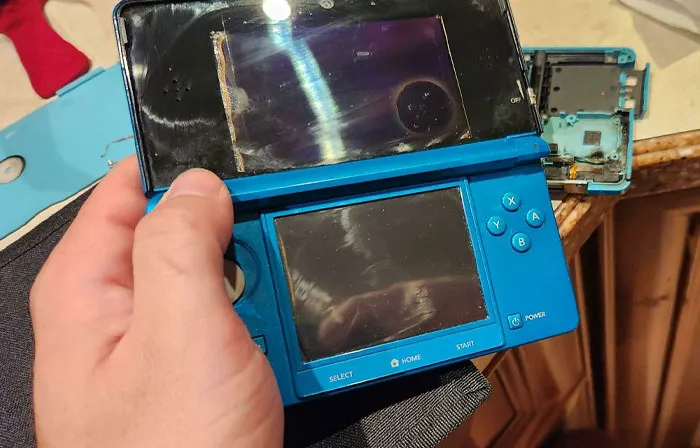 Mi hijo de 3 años decidió meter al microondas la 3DS