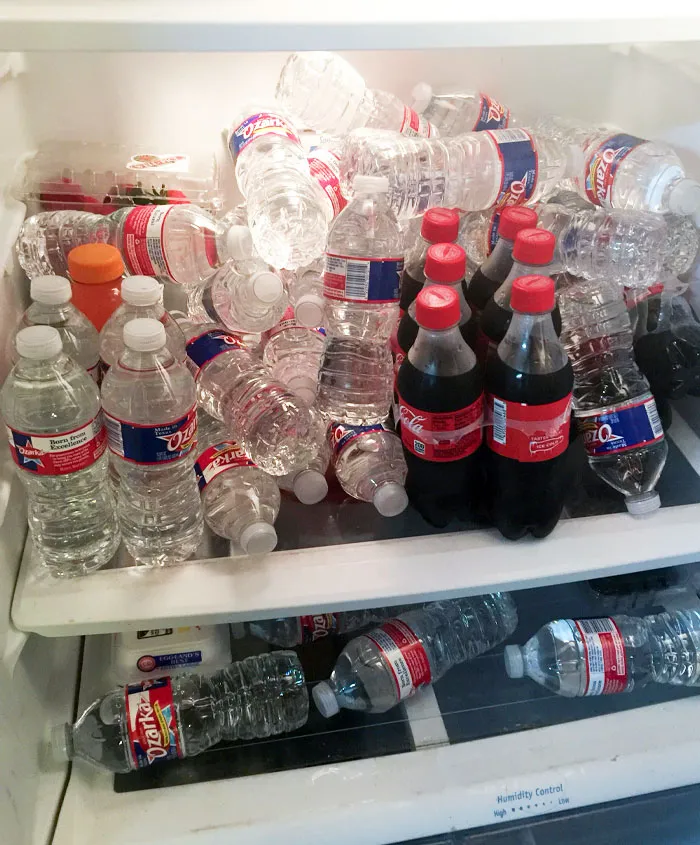 Le pedí a mi hijo que metiera las bebidas en la nevera