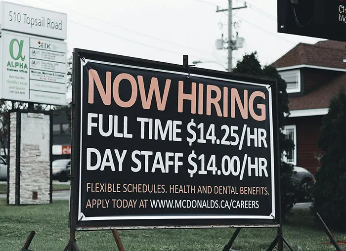 “Wild Salary Ranges”: 35 Of The Biggest Red Flags Displayed By Hiring Companies