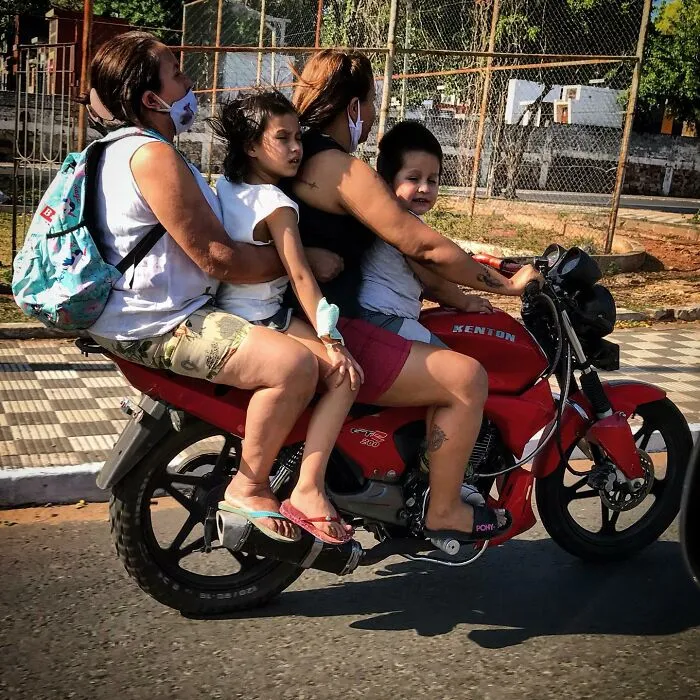 Photojournalist Captures Social Contrasts In Paraguay, Here Are His 33 Most Captivating Photos