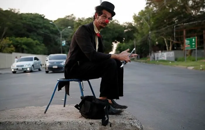 Photojournalist Captures Social Contrasts In Paraguay, Here Are His 33 Most Captivating Photos