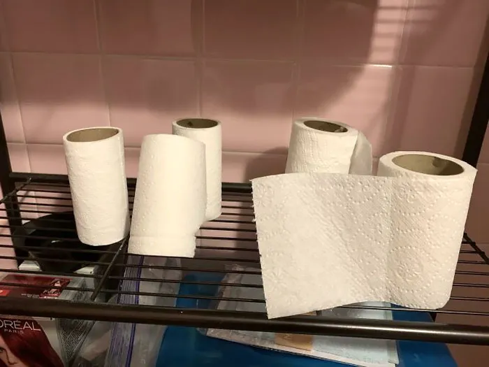 Mis suegros no gastan un rollo de papel higiénico, usan un poco de todos los que hay