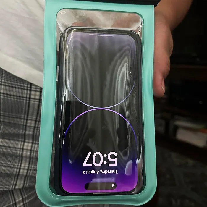 <a style="display:inline;" href="https://www.amazon.com/Hiearcool-Waterproof-Phone-Pouch-Underwater-2/dp/B079HV3TC9?ie=UTF8&th=1&linkCode=ll1&tag=bpkangaroo-20&linkId=a92831df1a2b5ab8e30f3097968b9753&language=en_US&ref_=as_li_ss_tl " target="_blank"> This Waterproof <span Style="Font:inherit;color:#d74b1f;"> Phone Case</Span> Will Ensure That Your Phone Doesn’t Sleep With The Fishes