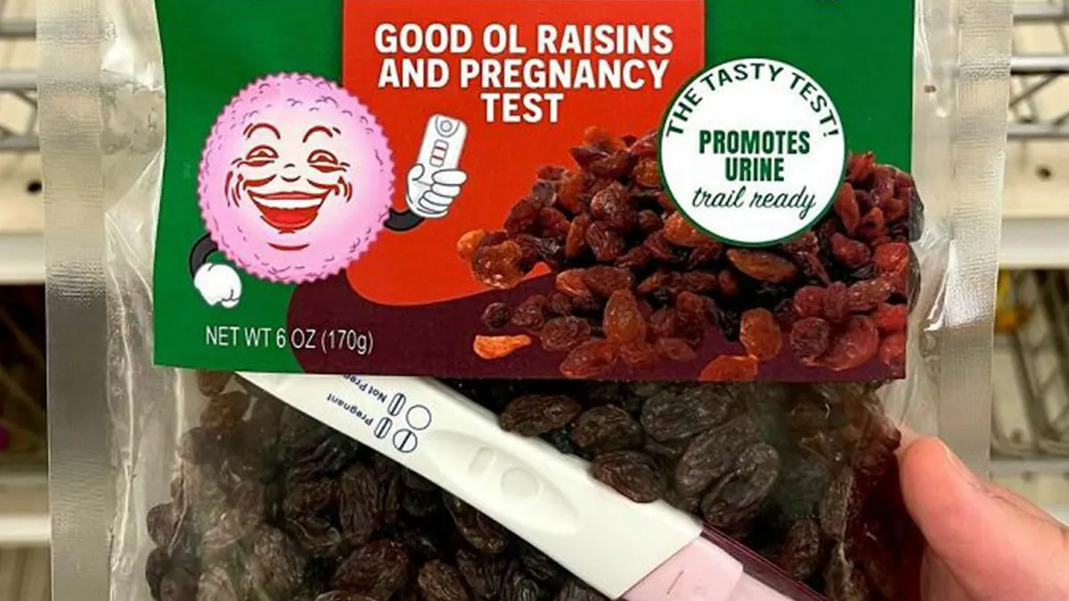 30 Times ‘Obvious Plant’ Left Fake Items In Stores And Created Hilarious Chaos (New Pics)