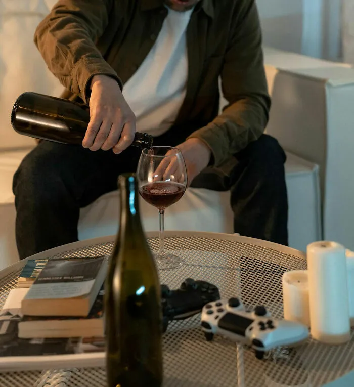 30 People Who Dated Rich Share The Most Surprising Things They Experienced