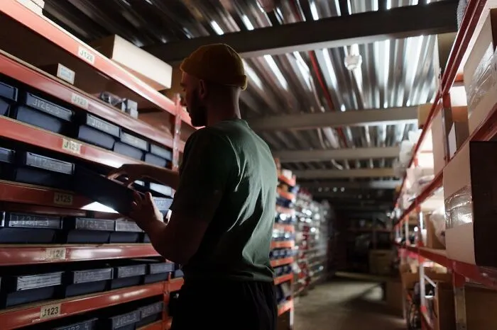 30 Workers Share Their Industry's Equivalent Of "Bring Me Blinker Fluid" And They're Hilarious