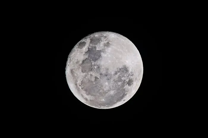 "Only 12 People Have Walked On The Moon. What's Something That Less People Have Done?" (30 Stories)