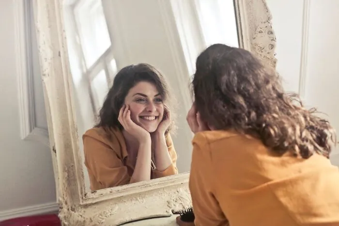 "The Check Engine Light Came On": 30 Body Changes People Experienced After Hitting 40
