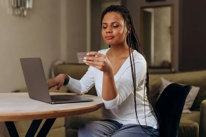 30 People Who Dated Rich Share The Most Surprising Things They Experienced