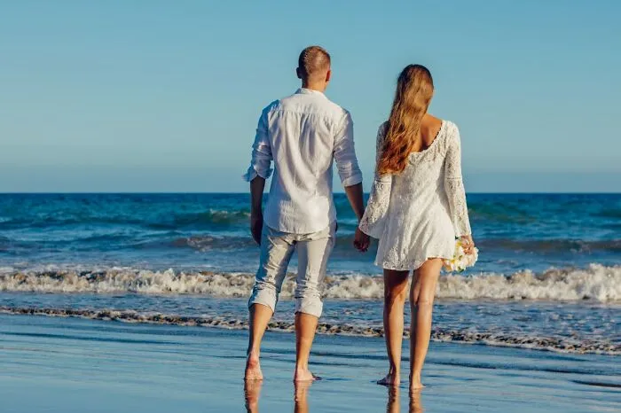 30 People Who Dated Rich Share The Most Surprising Things They Experienced
