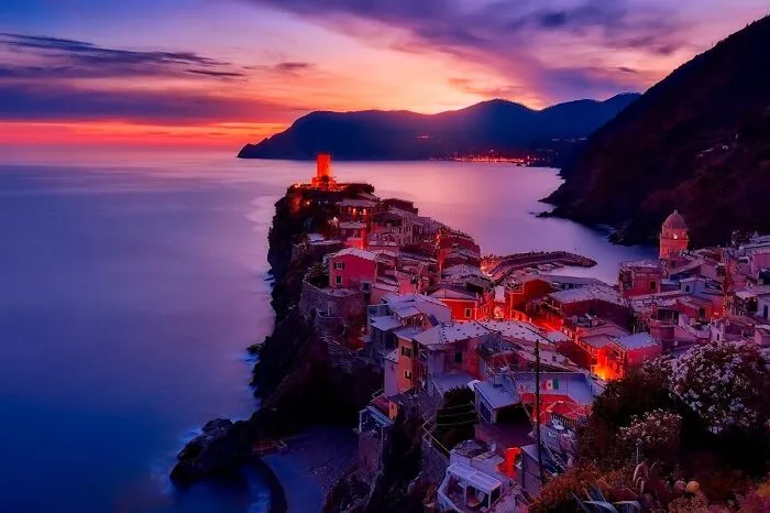 30 People Share The Biggest Culture Shocks They've Ever Experienced Abroad