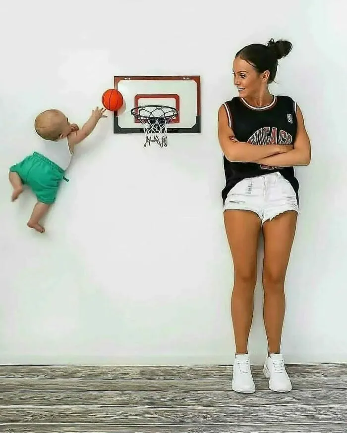 11 Creative And Straight-Up Adorable Pictures This Swedish Mom Took With Her Baby