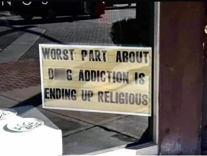 “Signs That Make You Just A Little Unsettled”: 50 Times People Felt Threatened By A Weird Sign